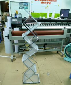 kệ đựng brochure