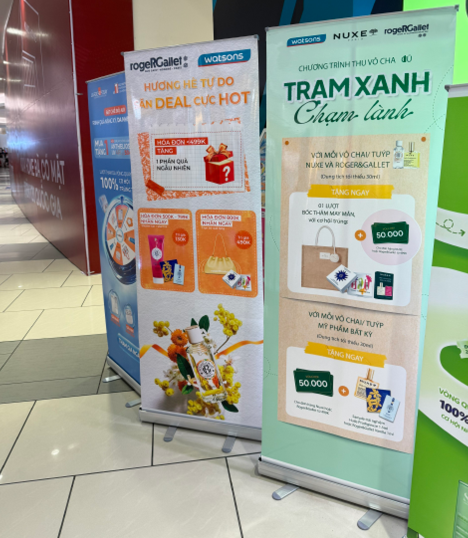 Standee Chữ X Nên Dùng Chất Liệu Gì Để Đẹp Và Bền?