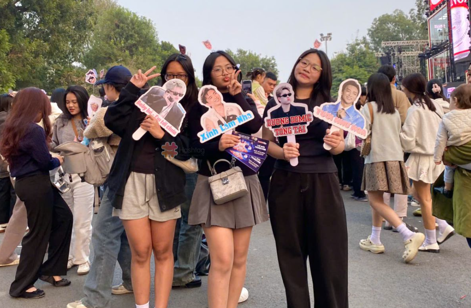 Hashtag Idol Là Gì? Món Đồ Không Thể Thiếu Khi Đu Idol Hashtag Idol Là Gì? Món Đồ Không Thể Thiếu Khi Đu Idol