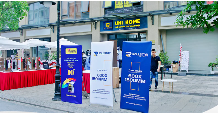 Mẫu Standee Khai Trương Đẹp Thu Hút Khách Hàng 2026