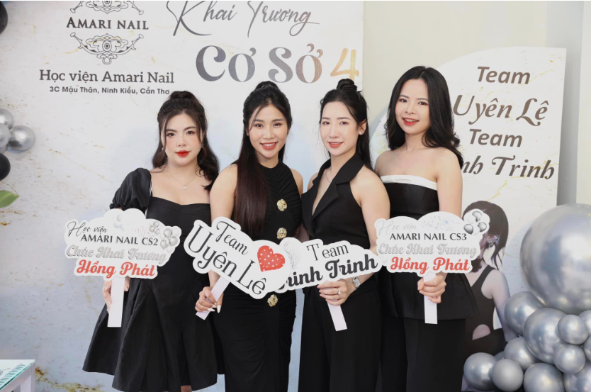 Top Câu Slogan Hashtag Cầm Tay Viral Cho Khai Trương 2026 - cận cảnh